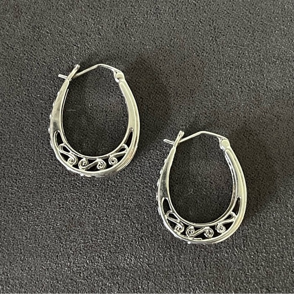 Elegant Sterling Silver 1/4 cttw Natural Diamond Hoop Earrings - Picture 3 of 9